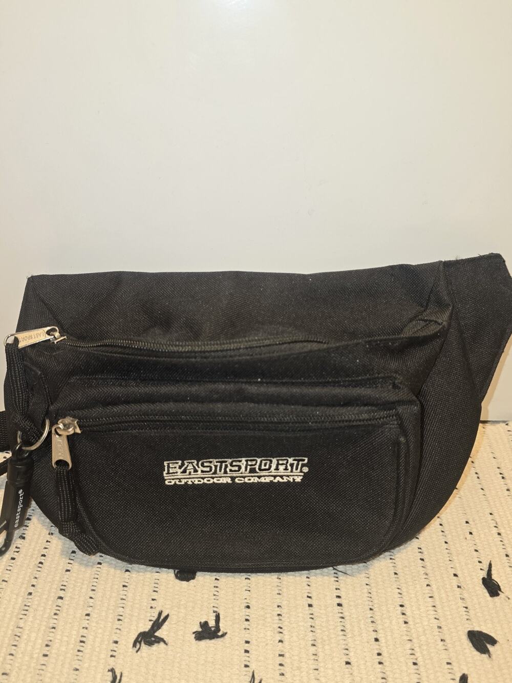 Eastsport Outdoor Co. Belt Bag/ Fanny Pack Black Excellent crossbody athletic